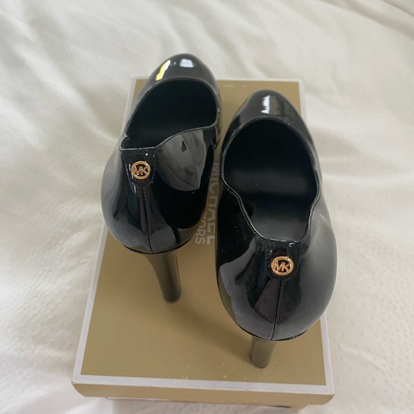 Michael Kors Chantal patent leather pumps - Picture 5 of 7